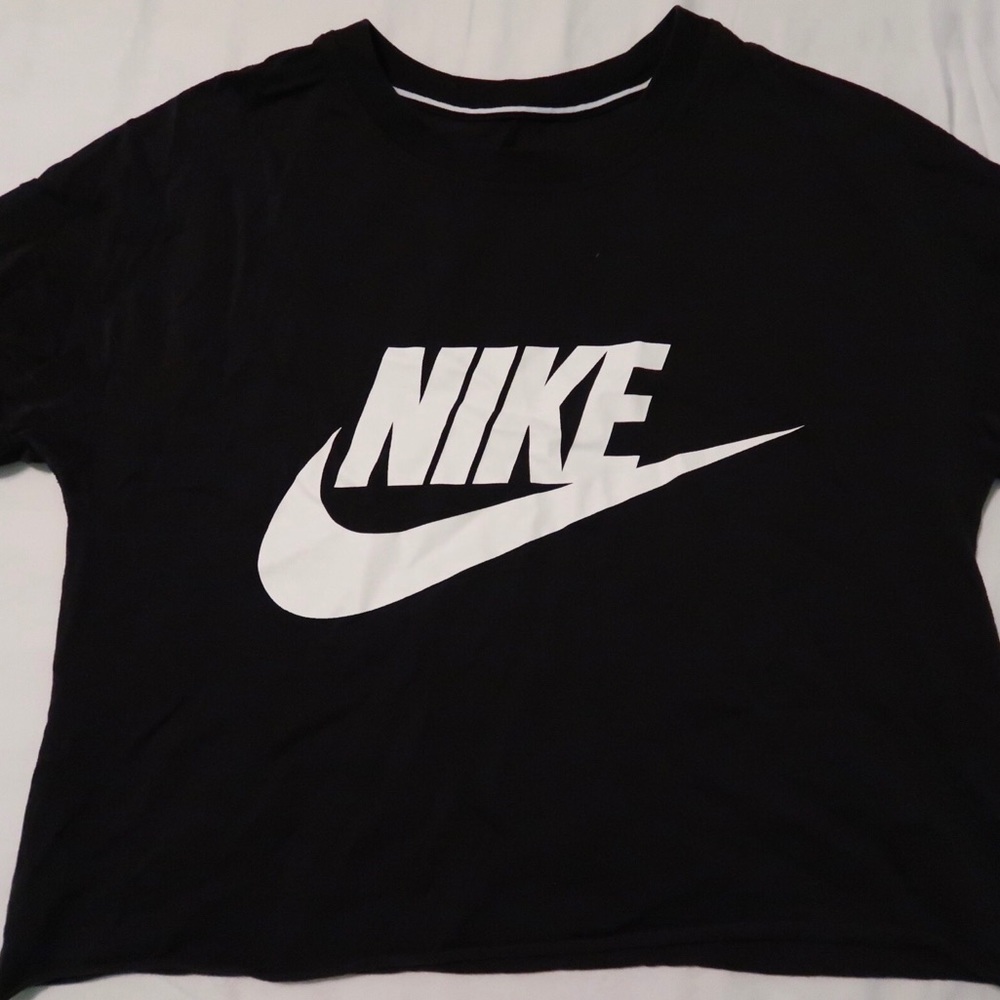 Nike Crop Top 😍 - Picture 3 of 4